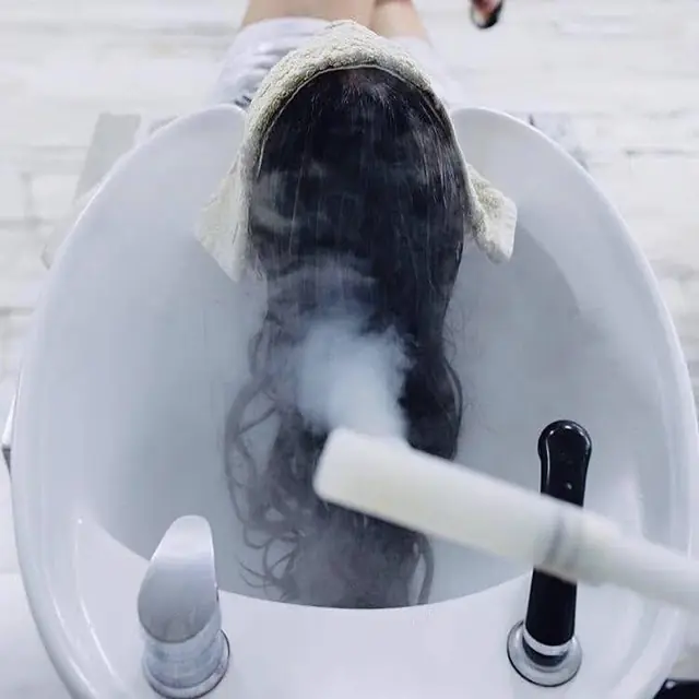 Vapor de Ozônio sendo aplicado no couro cabeludo